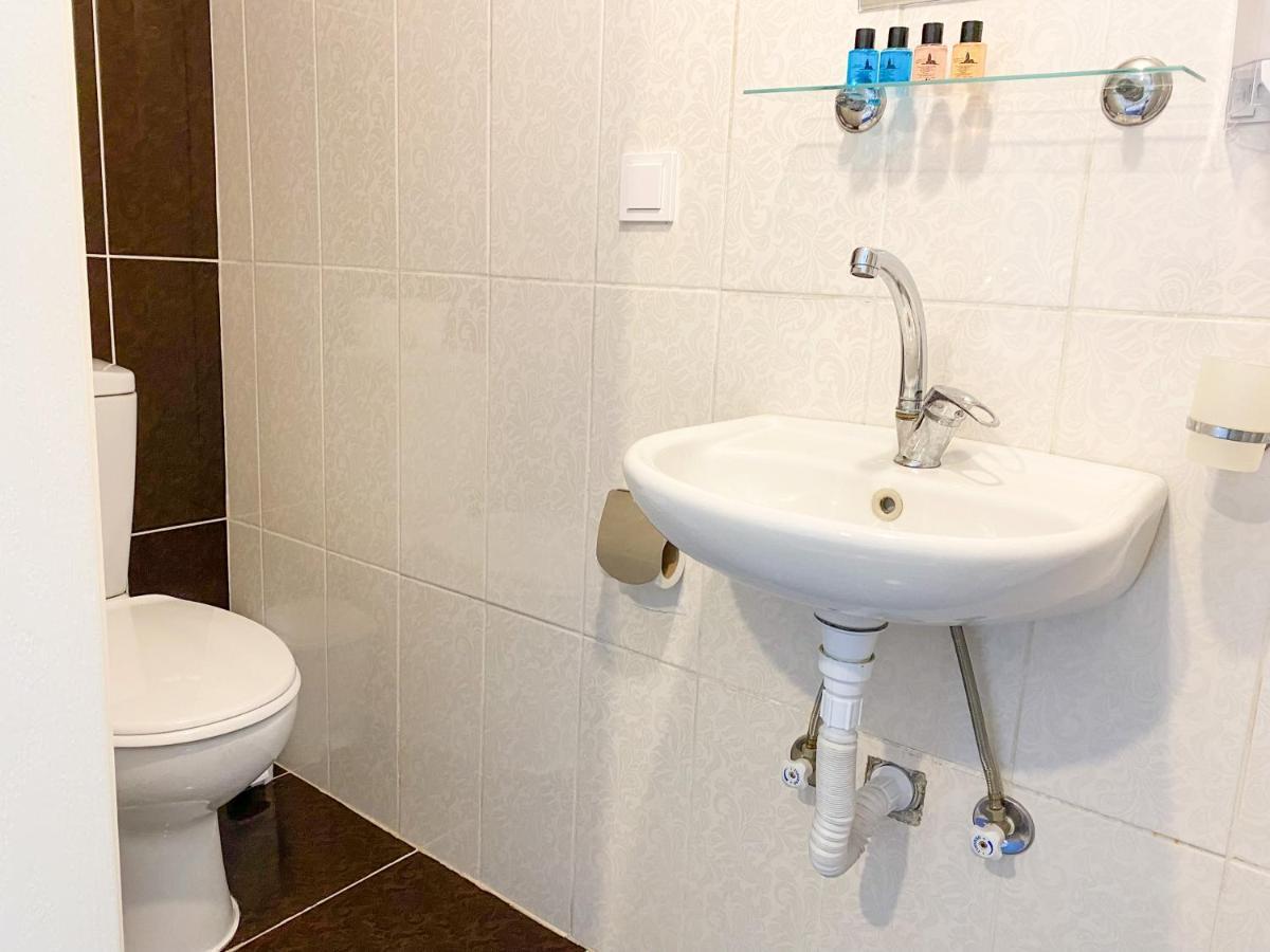 Lacivert Hotel Ayvalik Quarto foto