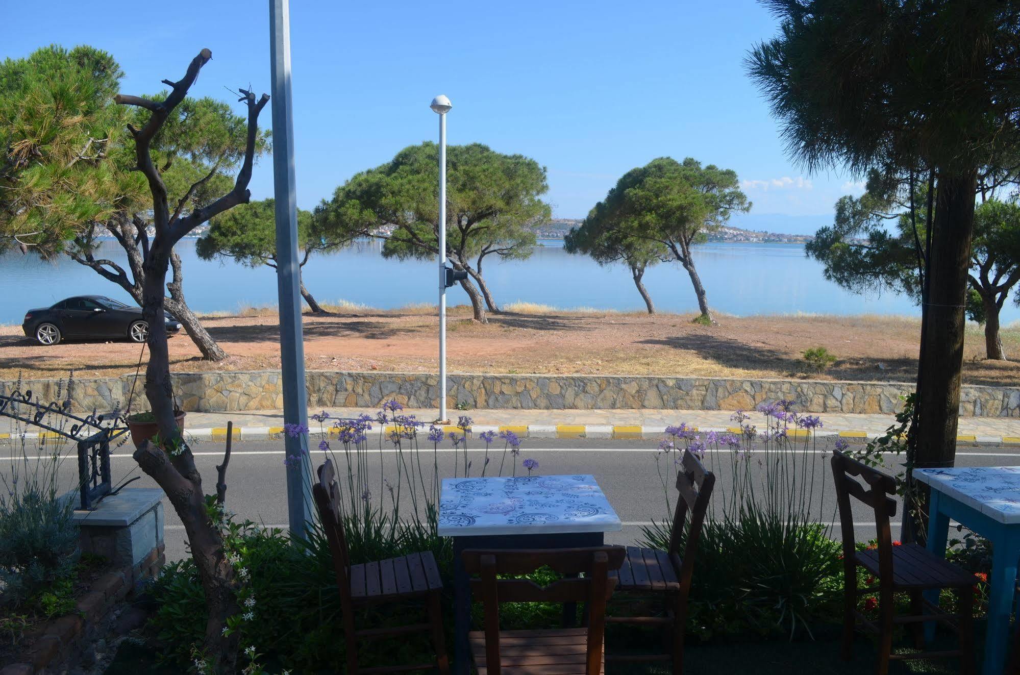 Lacivert Hotel Ayvalik Exterior foto