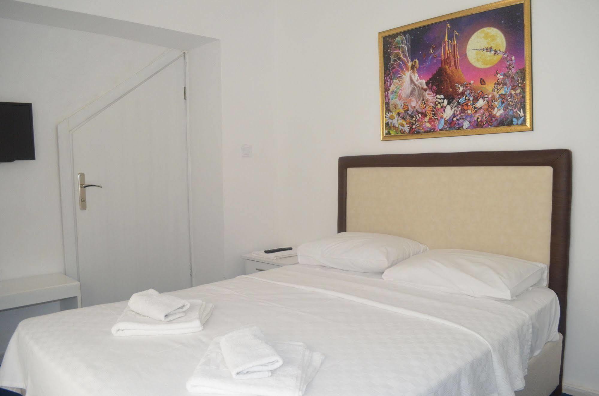 Lacivert Hotel Ayvalik Exterior foto