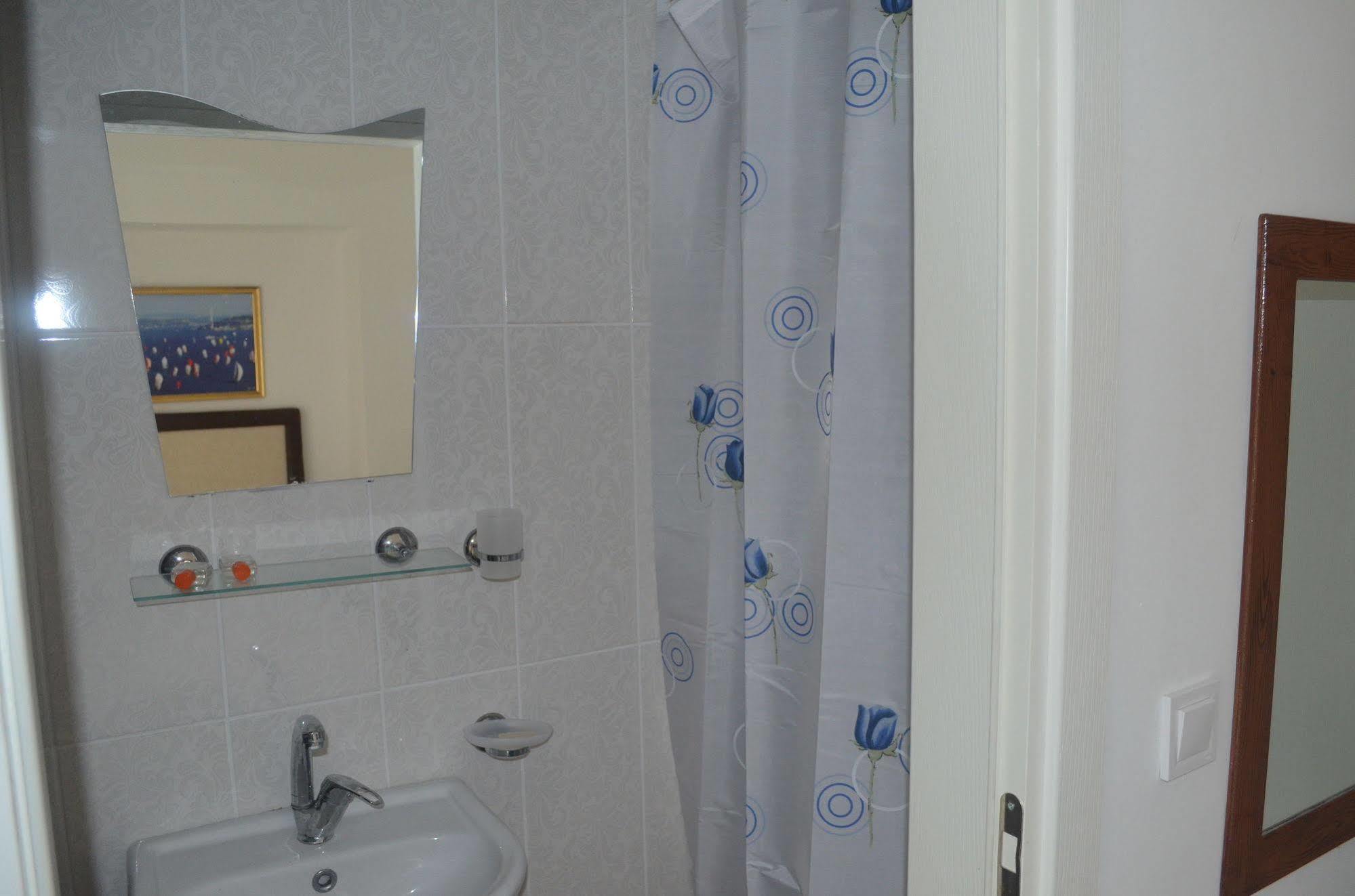 Lacivert Hotel Ayvalik Exterior foto