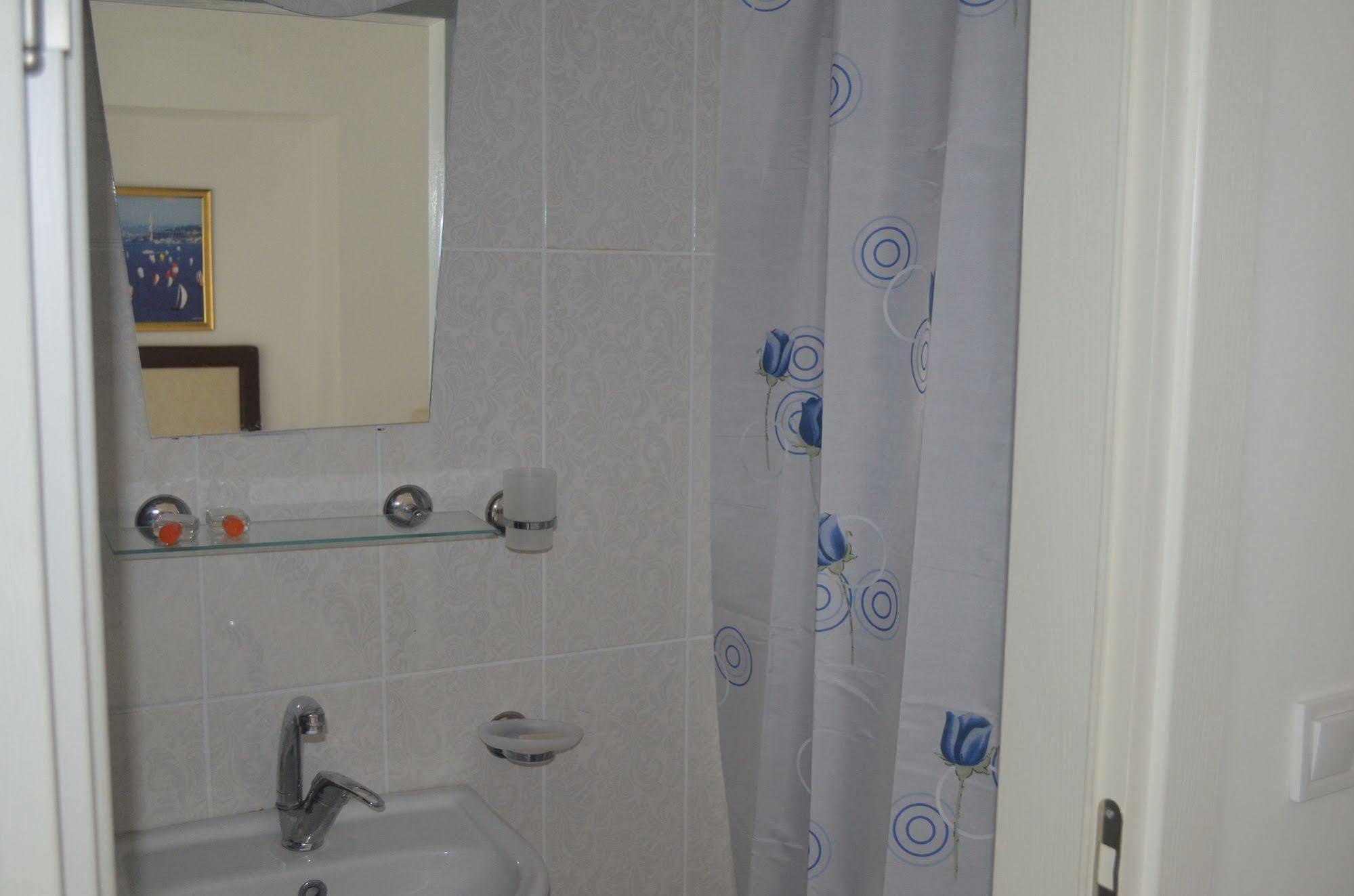 Lacivert Hotel Ayvalik Exterior foto