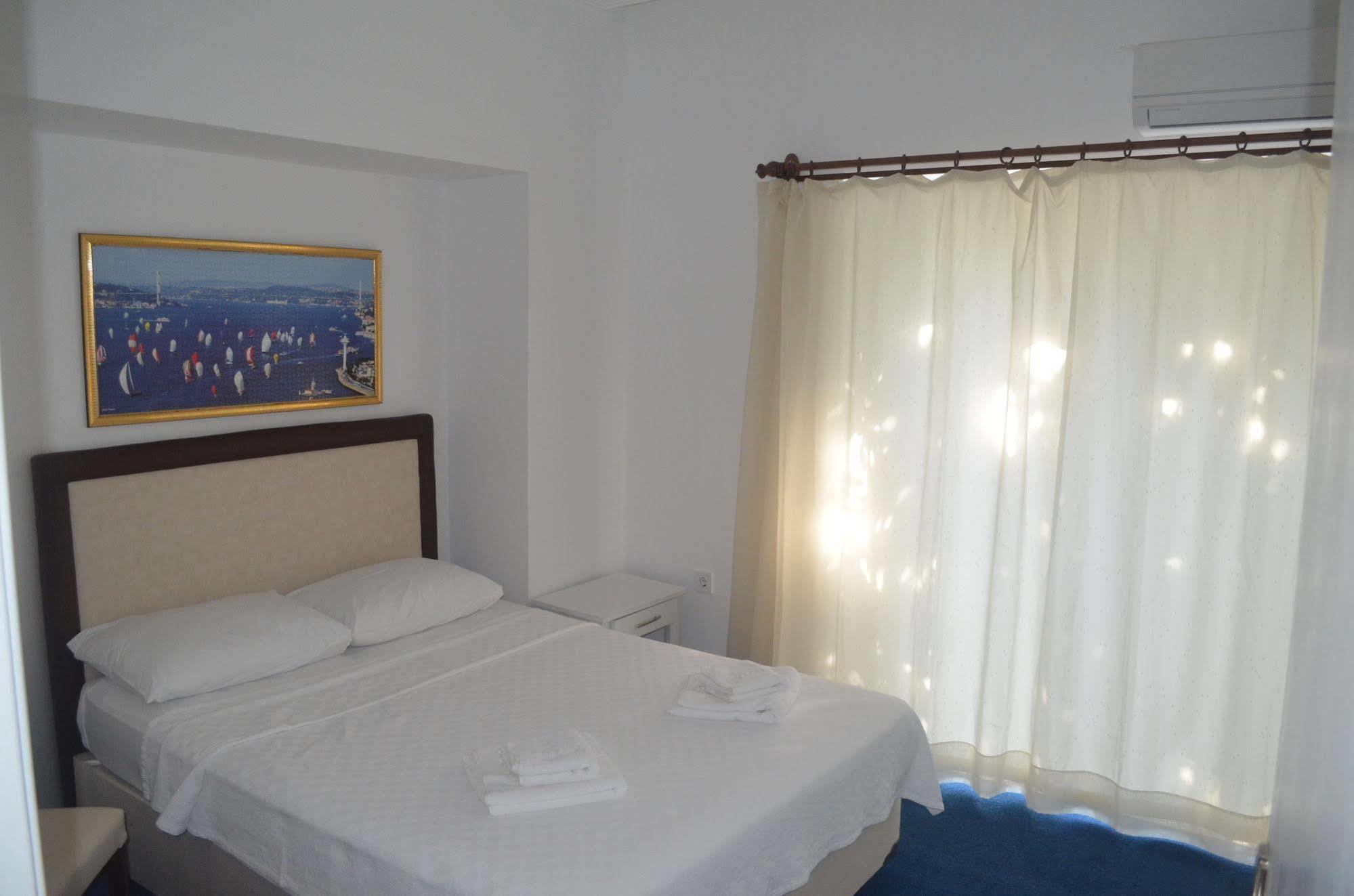 Lacivert Hotel Ayvalik Exterior foto