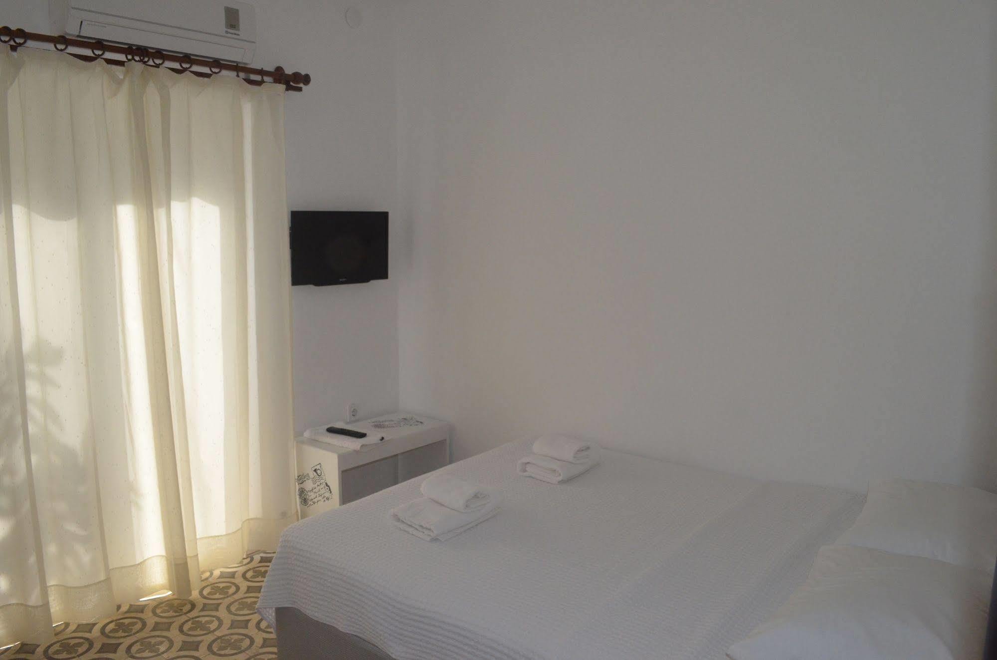Lacivert Hotel Ayvalik Exterior foto