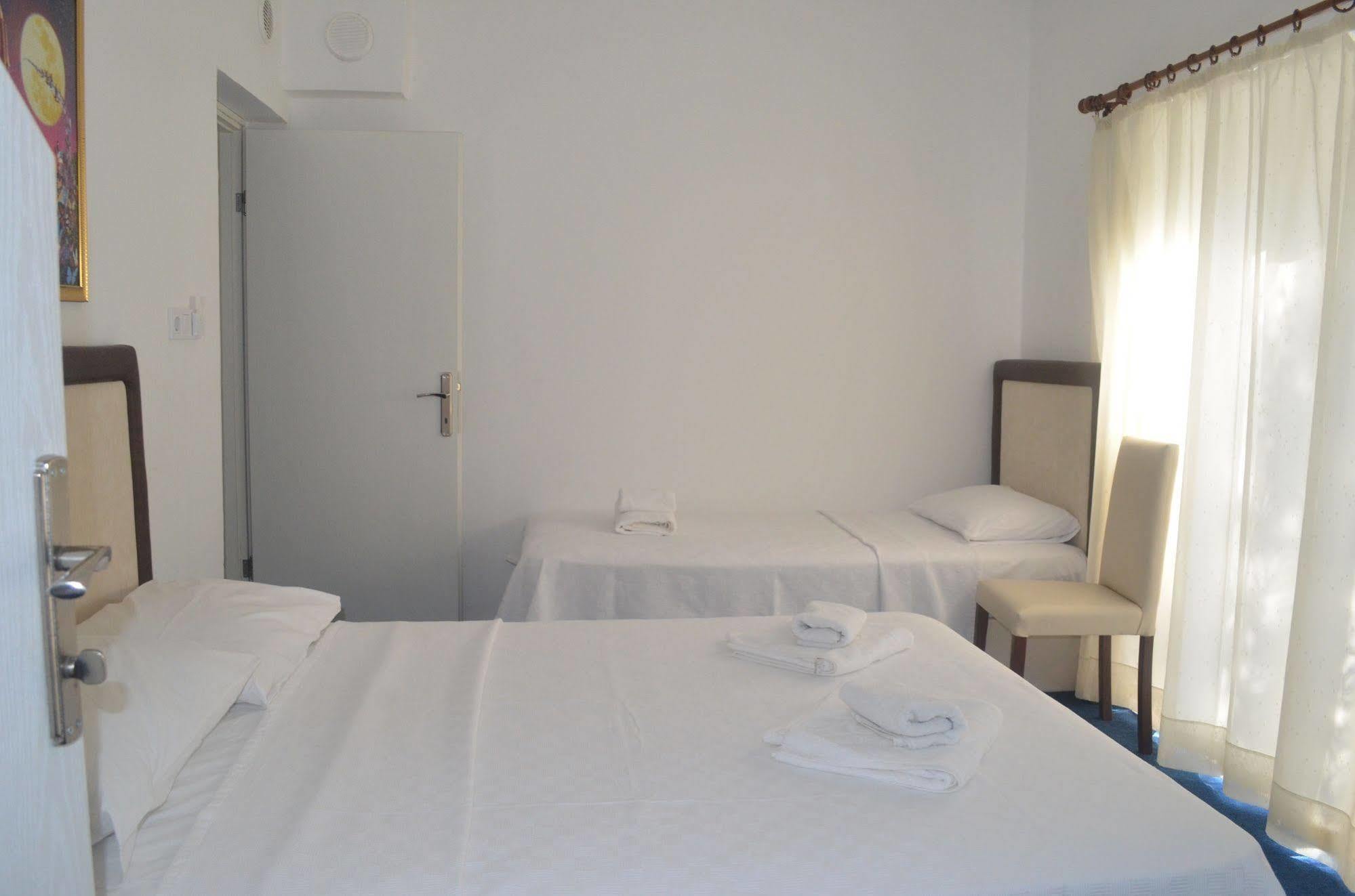 Lacivert Hotel Ayvalik Exterior foto