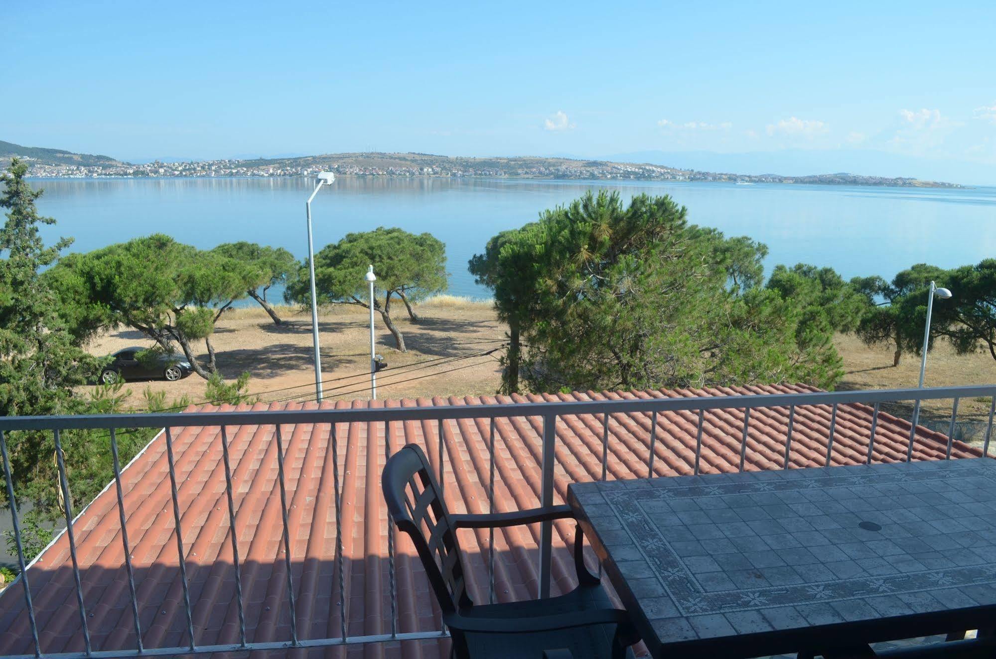 Lacivert Hotel Ayvalik Exterior foto