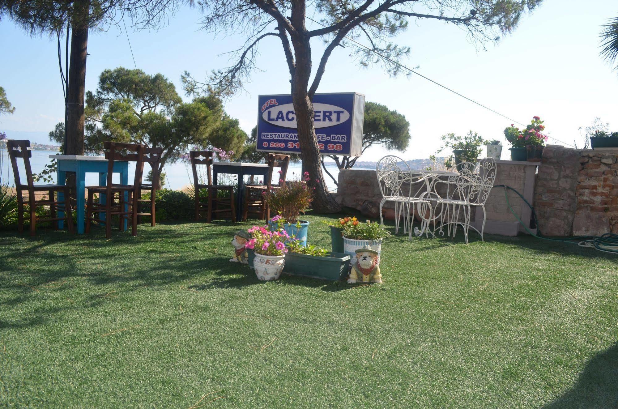 Lacivert Hotel Ayvalik Exterior foto