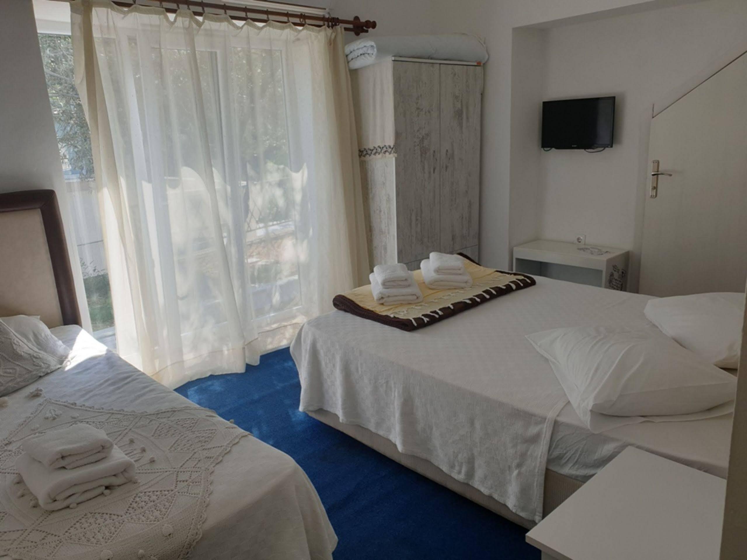 Lacivert Hotel Ayvalik Exterior foto