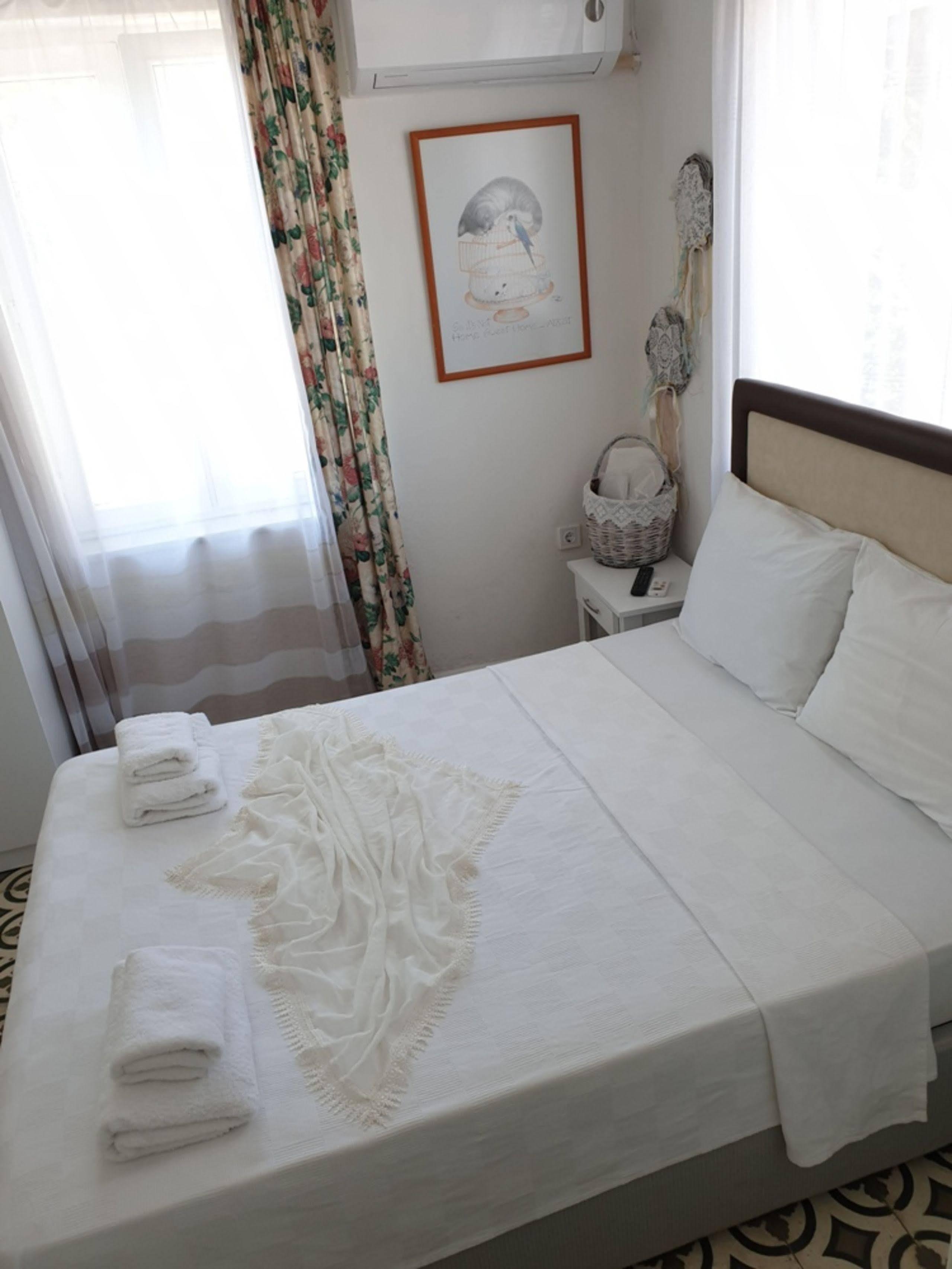 Lacivert Hotel Ayvalik Exterior foto